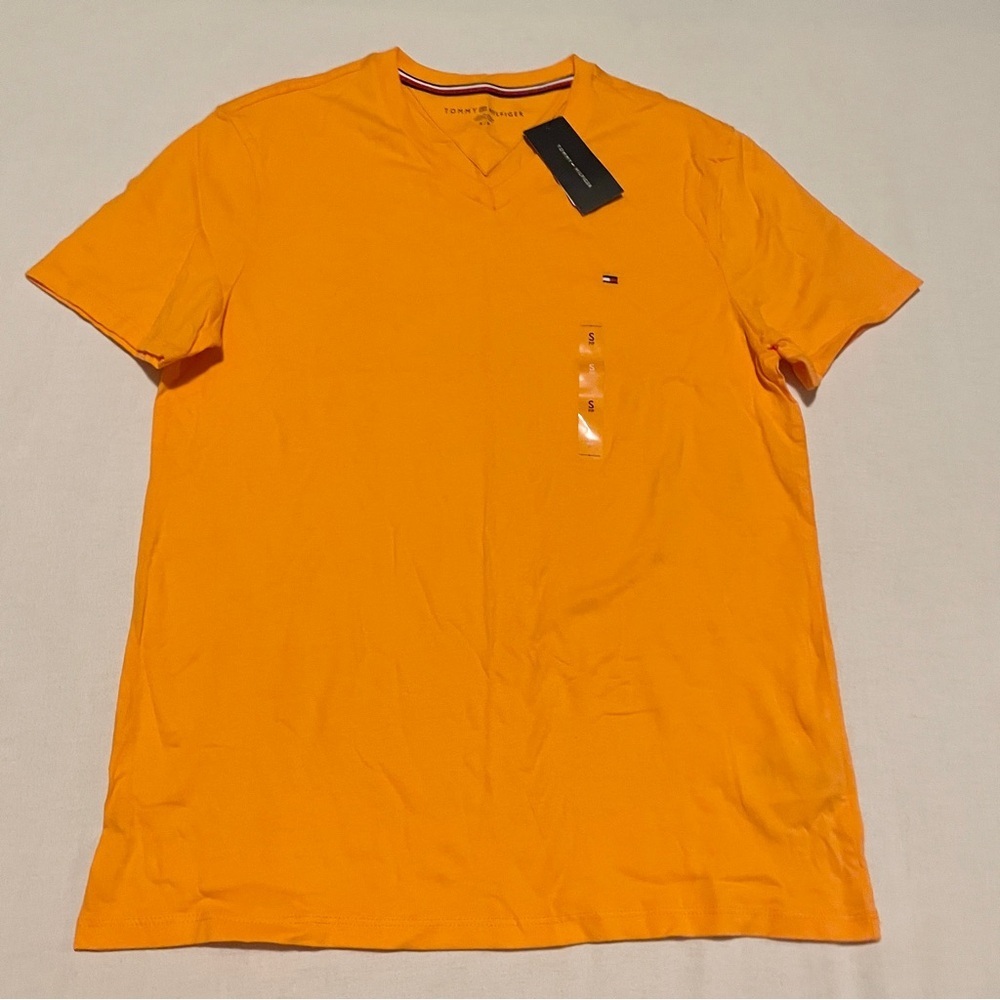 Tommy Hilfiger Men’s V-Neck T-Shirt Size S Orange NWT 100% Cotton Logo